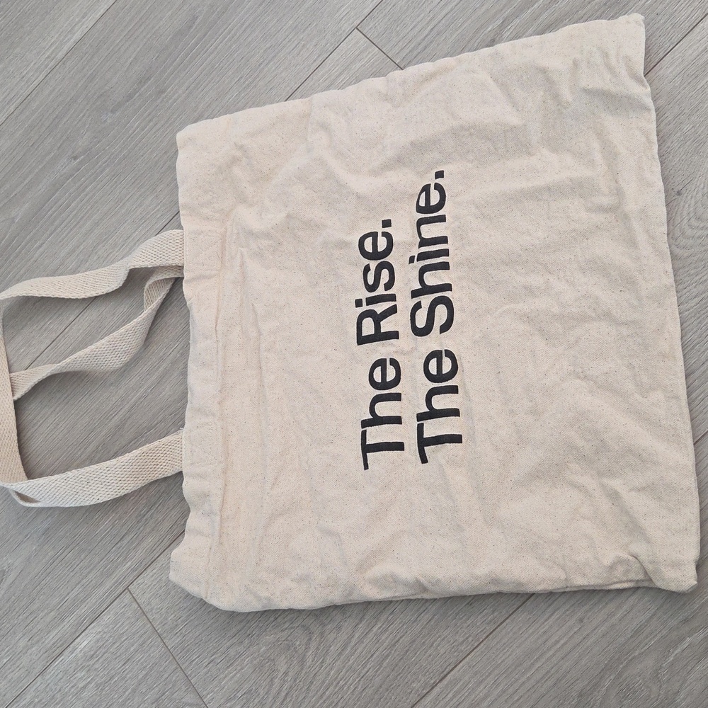 Vuori Rise + Shine Tote Bag - Picture 4 of 5